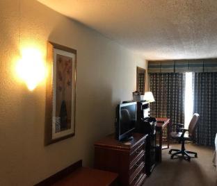Clarion Pointe OKC Airport : photo 9 de la chambre king suite - non smoking/no pets