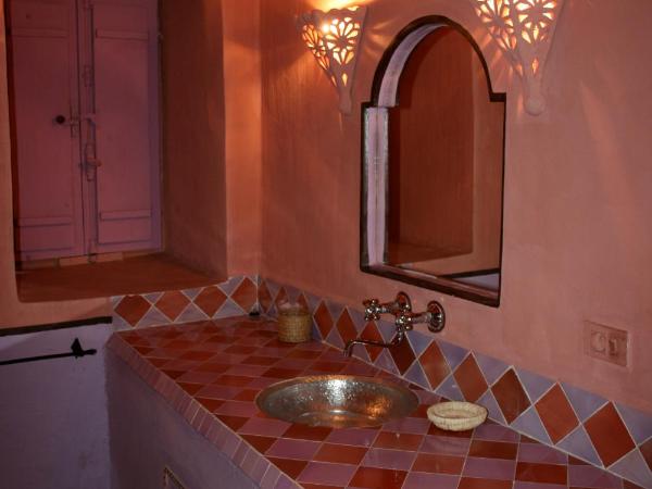 DAR NEJMA : photo 5 de la chambre chambre simple avec salle de bains privative