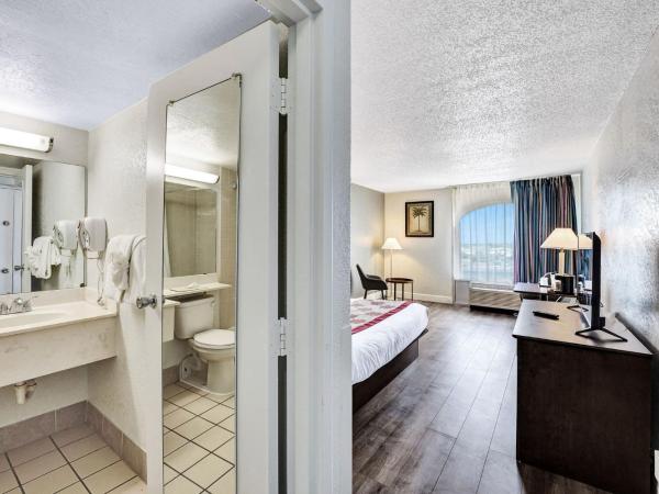 Plaza Hotel Fort Lauderdale : photo 4 de la chambre chambre lit king-size deluxe