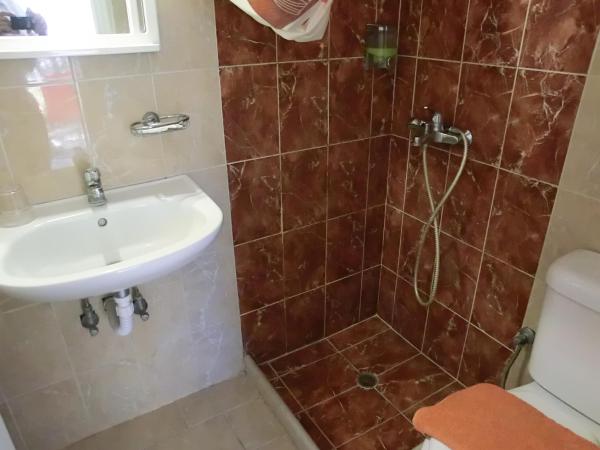 Santorini Camping & Hostel : photo 6 de la chambre chambre lits jumeaux standard