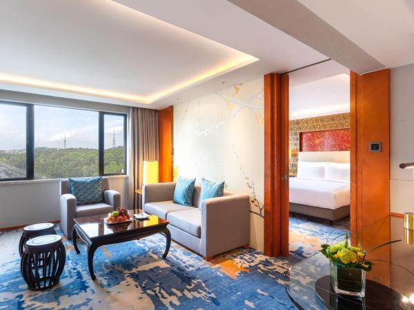 China Hotel Guangzhou-Free Shuttle Bus to Canton Fair Complex : photo 5 de la chambre suite exécutive