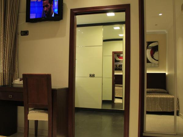 Hostal Atocha Almudena Martín : photo 5 de la chambre chambre lits jumeaux