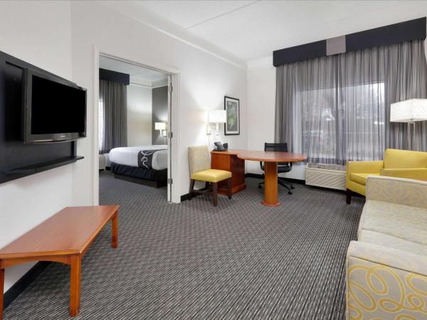 La Quinta by Wyndham Dallas North Central : photo 1 de la chambre suite lit king-size – non-fumeurs