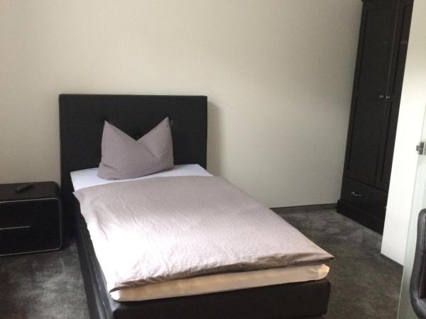 Haus Gerry : photo 8 de la chambre chambre simple avec salle de bains