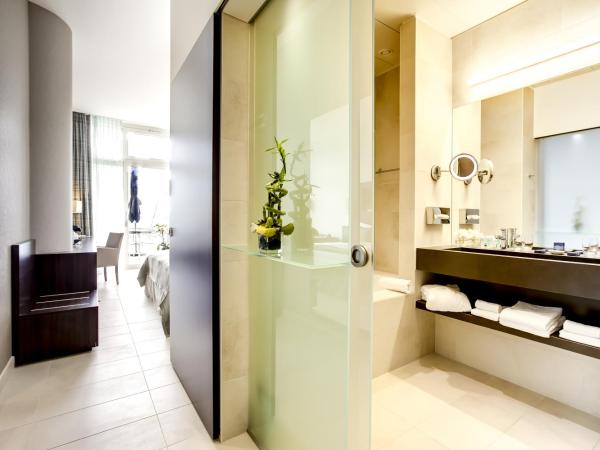 Best Western Premier Hotel Beaulac : photo 3 de la chambre chambre double de luxe avec terrasse - vue sur lac