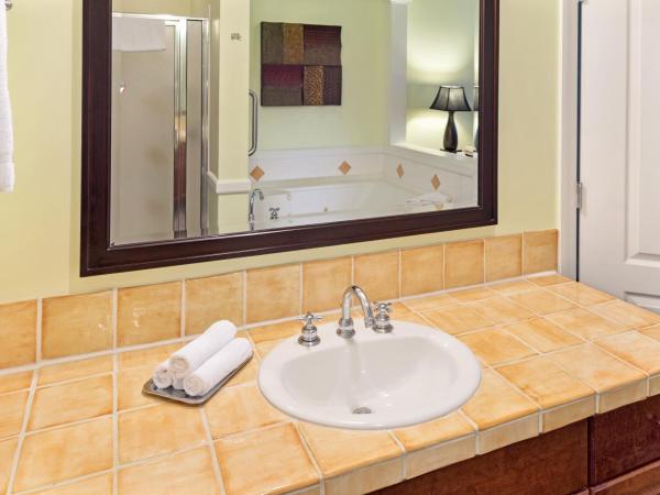 Hilton Vacation Club Grand Beach Orlando : photo 1 de la chambre two-bedroom king suite with two twin beds and roll-in shower - mobility accessible