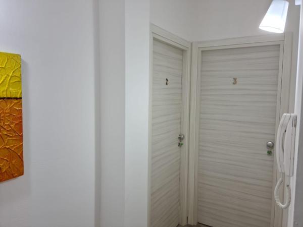 B&B Villa Chiara Bed and Breakfast : photo 1 de la chambre chambre lit king-size avec balcon