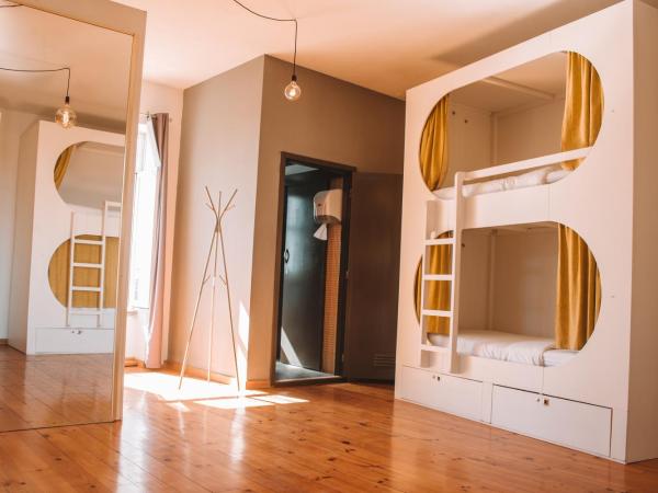 Urban Garden Porto Central Hostel : photo 5 de la chambre capsule in mixed dormitory room with private bathroom