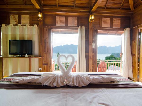 Phi Phi The Beach Resort- SHA Certified : photo 1 de la chambre grande villa deluxe avec transfert gratuit pour la jetée de tonsai - vue sur mer