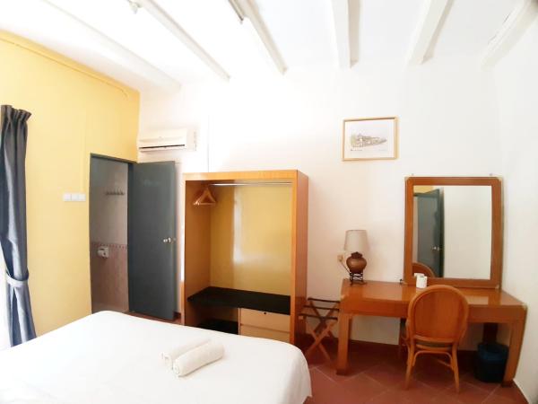 Heeren Inn Melaka : photo 4 de la chambre chambre lit king-size deluxe - vue sur jardin