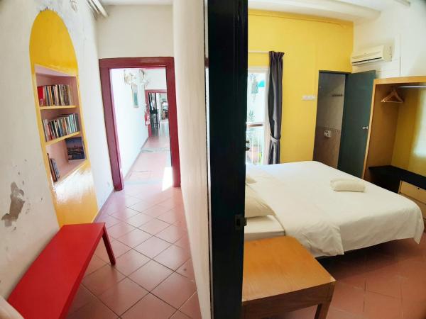 Heeren Inn Melaka : photo 2 de la chambre chambre lit king-size deluxe - vue sur jardin