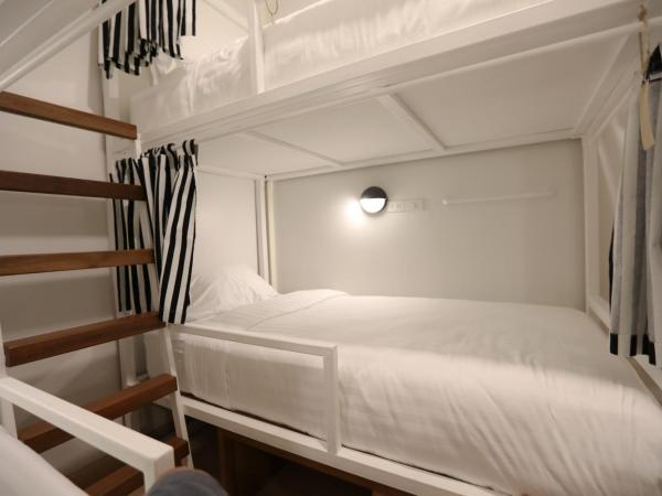 Hostel Lullaby Non-Smoking : photo 4 de la chambre lit dans dortoir mixte de 6 lits