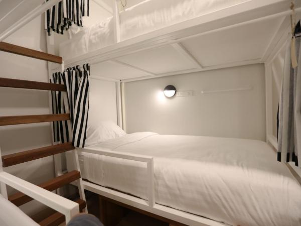 Hostel Lullaby Non-Smoking : photo 4 de la chambre lit dans dortoir mixte de 6 lits