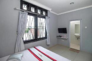 RedDoorz Plus @ Radio Dalam 2 : photo 1 de la chambre room #171349812