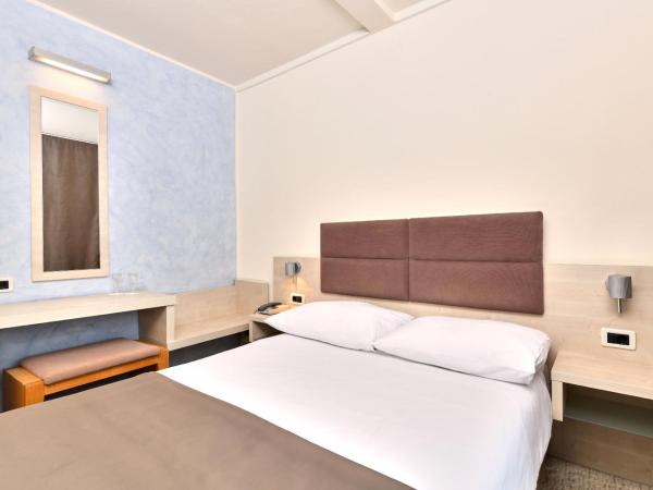 Hotel Mediteran Plava Laguna : photo 2 de la chambre chambre simple classique avec balcon - côté parc