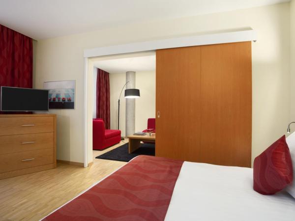 Ramada Encore by Wyndham Geneva : photo 5 de la chambre suite lit king-size avec canapé-lit - non-fumeurs