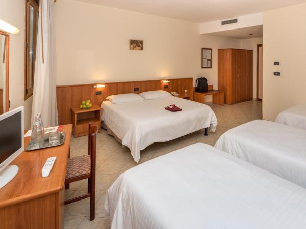 Hotel Casa Del Pellegrino : photo 4 de la chambre chambre familiale standard