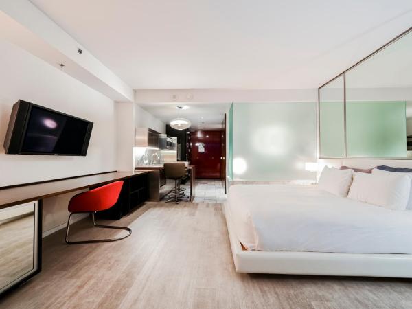 StripViewSuites Two-Bedroom Conjoined Suite at Palms Place : photo 10 de la chambre two-bedroom - strip view open balcony