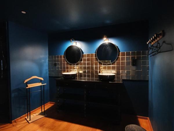 Au secret des Brégines : photo 3 de la chambre chambre lit king-size avec baignoire spa