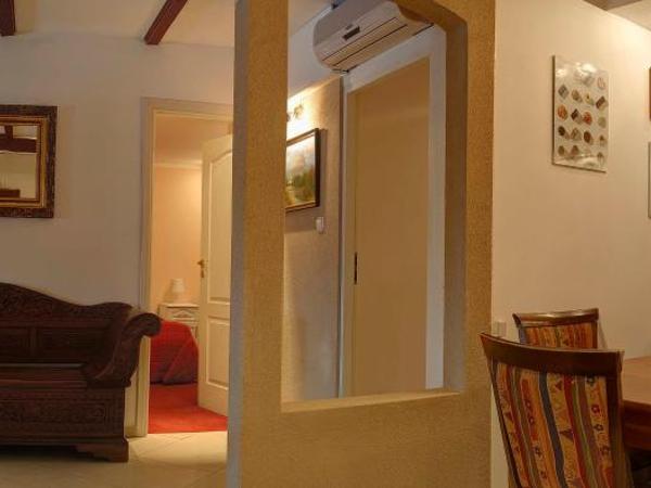 B&B La Fontaine : photo 4 de la chambre appartement 4 chambres deluxe - vue sur place du marché principale