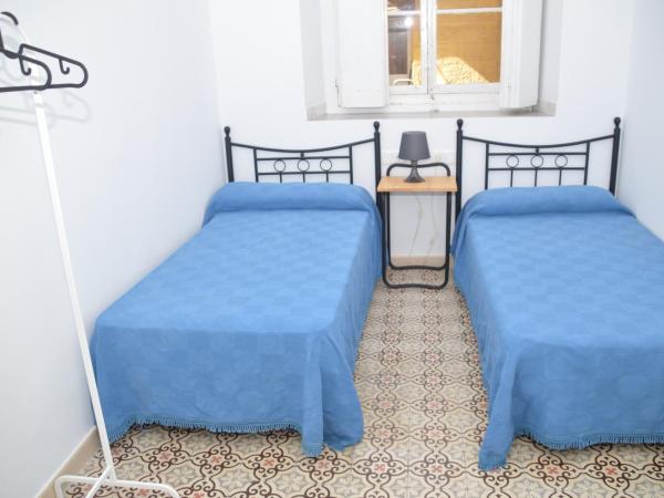 Pensión Las Cuatro Naciones : photo 2 de la chambre chambre lits jumeaux avec salle de bains commune