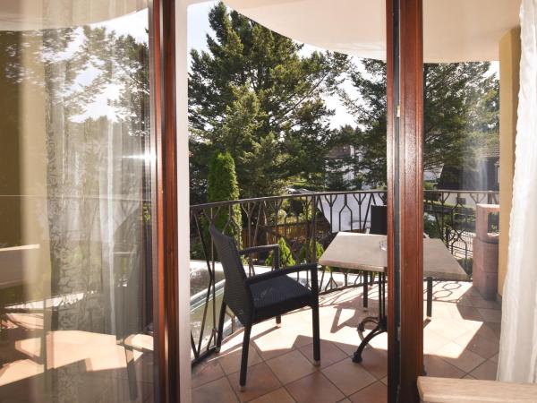 Boutique Hotel Sena : photo 6 de la chambre chambre lits jumeaux avec balcon et salle de bains commune