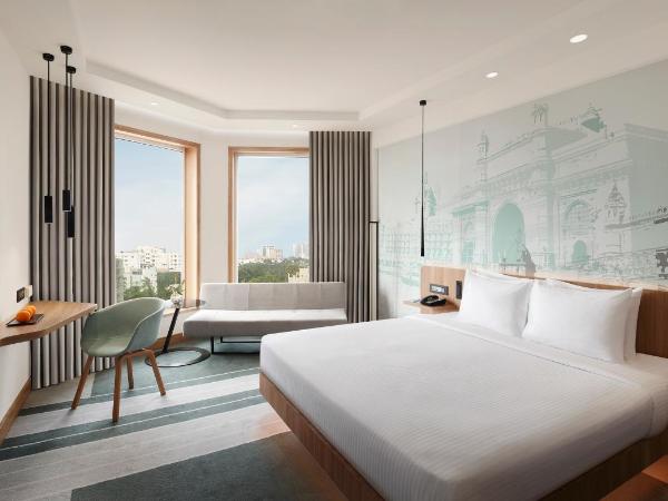 Novotel Mumbai Juhu Beach : photo 1 de la chambre premier king bed city view higher floor with complimentary two way airport transfers, happy hours from 6pm to 8pm imfl brands at premier lounge and 15% discount on food & beverage.