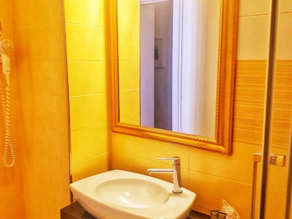 Hotel Le Chevalier : photo 7 de la chambre chambre lits jumeaux Économique