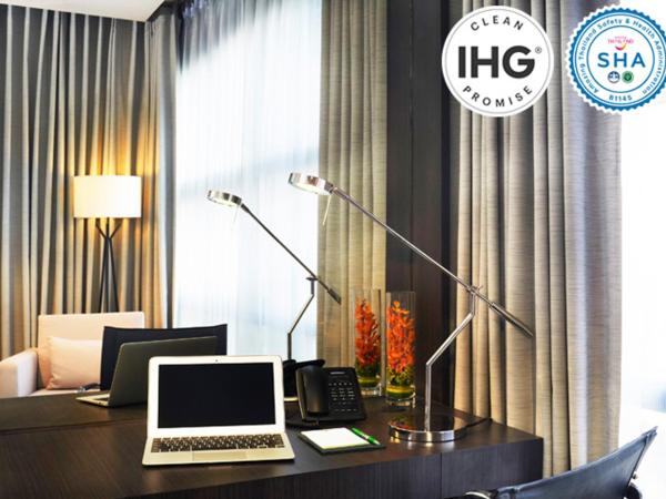 Holiday Inn Bangkok Sukhumvit, an IHG Hotel : photo 3 de la chambre chambre lit king-size ou lits jumeaux deluxe