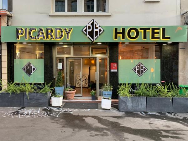 Picardy Hôtel-Gare du Nord : photo 1 de la chambre chambre double ou lits jumeaux avec salle de bains