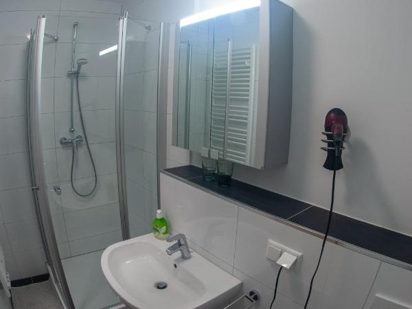 Restaurant Trocadero : photo 1 de la chambre chambre double