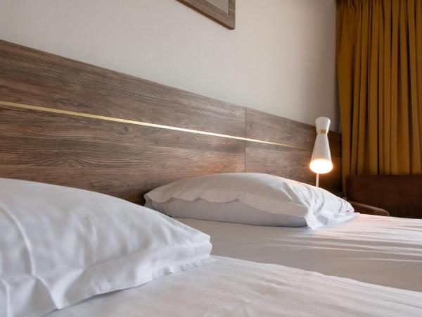 Hotel-Restaurant Le Mont Paisible, Crans-Montana : photo 2 de la chambre chambre double deluxe