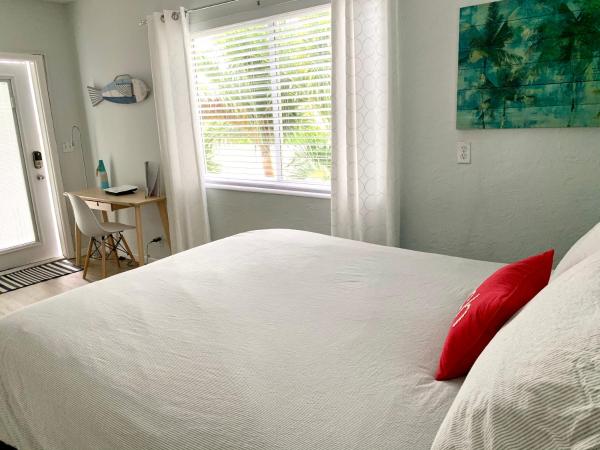 4145 By The Sea Inn & Suites : photo 5 de la chambre chambre standard lit queen-size