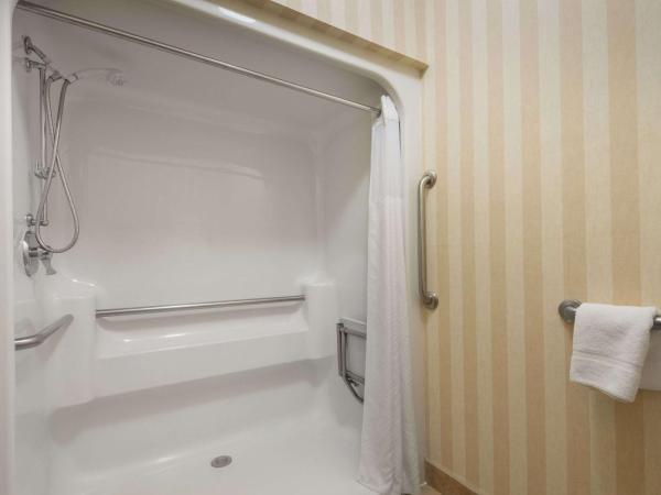 Baymont by Wyndham Colorado Springs : photo 4 de la chambre chambre lit queen-size - accessible aux personnes à mobilité réduite avec douche accessible en fauteuil roulant - non-fumeurs