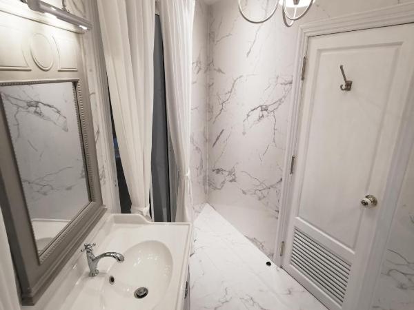 Double Bed Hotel : photo 4 de la chambre chambre lit king-size deluxe