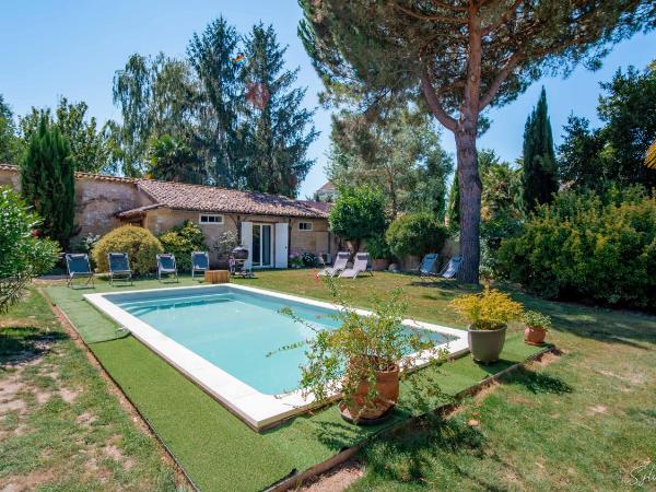 I love Bergerac : photo 3 de la chambre appartement - vue sur piscine 