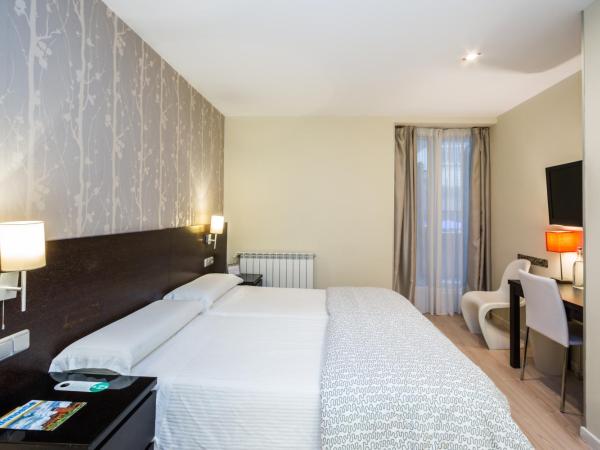 Pensión Altair : photo 3 de la chambre chambre double ou lits jumeaux avec salle de bains privative