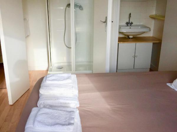 Aux portes de Pornichet, Chambres d'hôtes Ty'Sacha : photo 4 de la chambre chambre double avec salle de bains privative extérieure