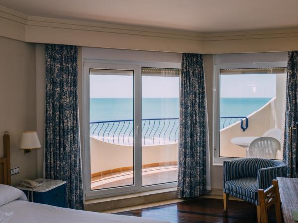 Hotel Playa Victoria : photo 3 de la chambre chambre double ou lits jumeaux - vue sur mer
