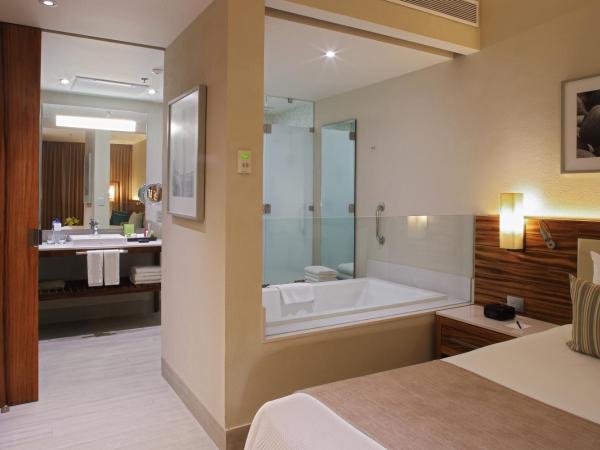 Emporio Cancun - Buy All Inclusive Option : photo 3 de la chambre suite lit king-size deluxe - côté océan