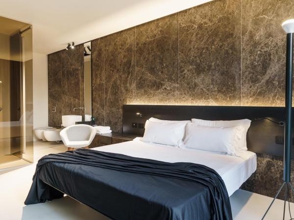 Meo Design Suites & Spa : photo 9 de la chambre chambre lit king-size - vue sur montagne