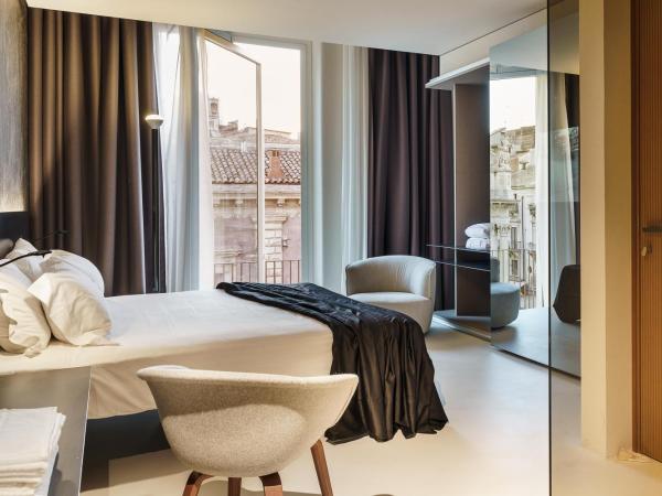 Meo Design Suites & Spa : photo 7 de la chambre chambre lit king-size - vue sur montagne