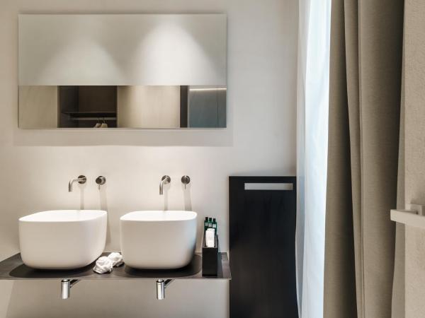 Meo Design Suites & Spa : photo 4 de la chambre chambre double deluxe avec baignoire