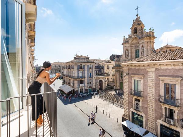 Meo Design Suites & Spa : photo 7 de la chambre chambre lit king-size - vue sur montagne