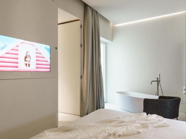 Meo Design Suites & Spa : photo 2 de la chambre chambre double deluxe avec baignoire