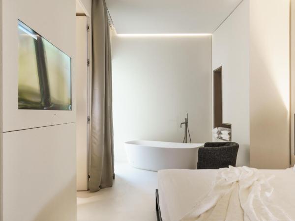 Meo Design Suites & Spa : photo 7 de la chambre chambre double deluxe avec baignoire