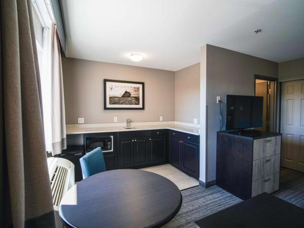 Best Western Plus Chocolate Lake Hotel - Halifax : photo 7 de la chambre suite 1 chambre avec 2 lits queen-size