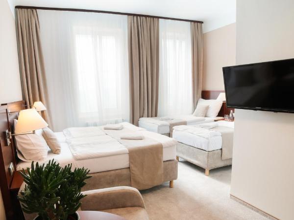 Hotel KOZÁK : photo 1 de la chambre chambre quadruple