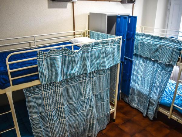 Onefam Centro : photo 8 de la chambre lit dans dortoir mixte de 6 lits avec salle de bains privative