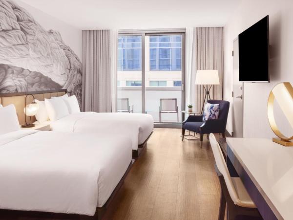 Hyatt Centric Las Olas Fort Lauderdale : photo 1 de la chambre chambre avec 2 lits queen-size et baignoire accessible aux personnes à mobilité réduite